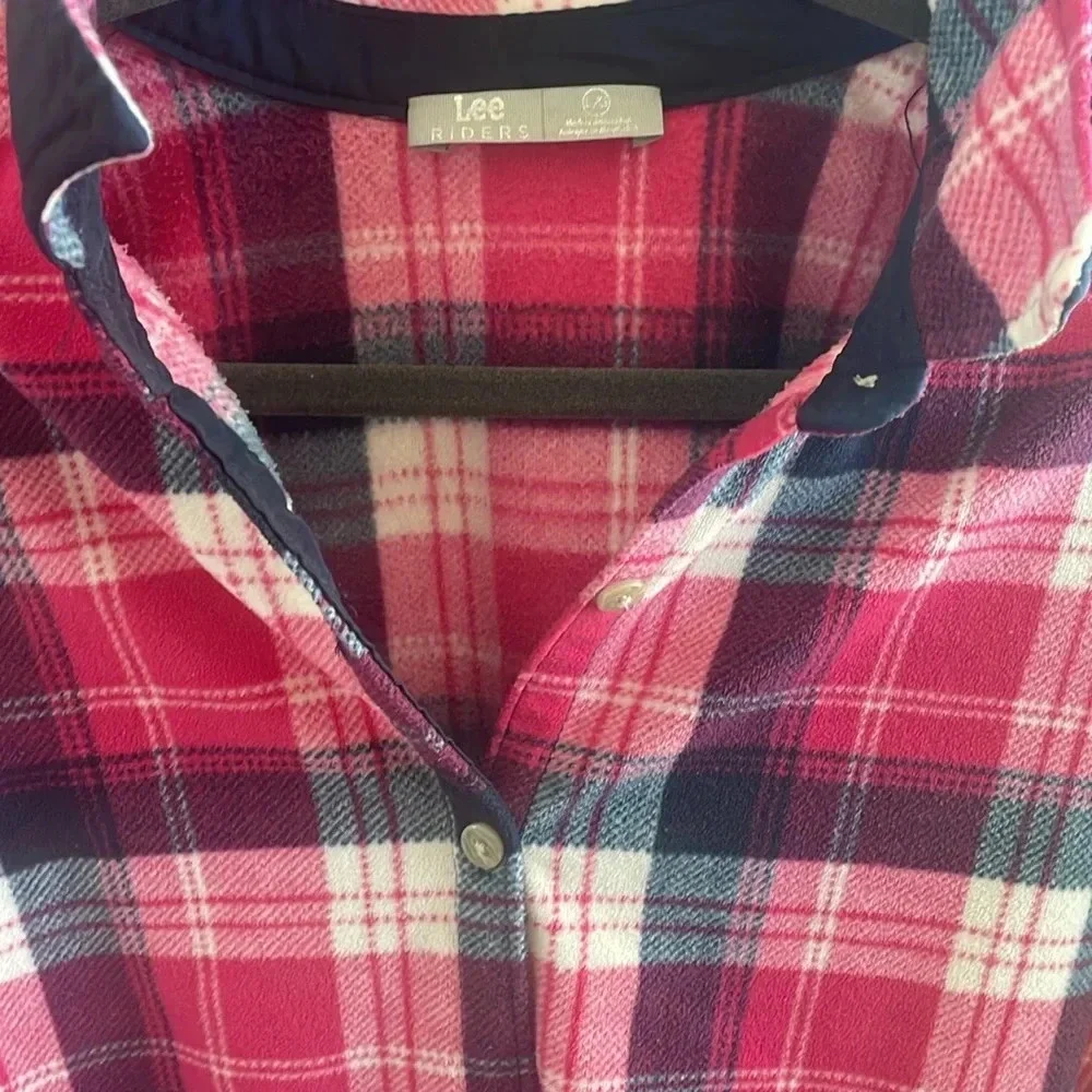 Lee Riders Women’s Button-Down - Picture 2 of 3